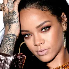 Skąd pochodzi Rihanna? Zaskakujące fakty o jej pochodzeniu i rodzinie