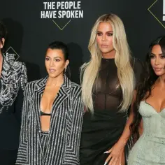 Kris Jenner z dziećmi: Kourtney, Khloé i Kim Kardashian na People's Choice Awards.