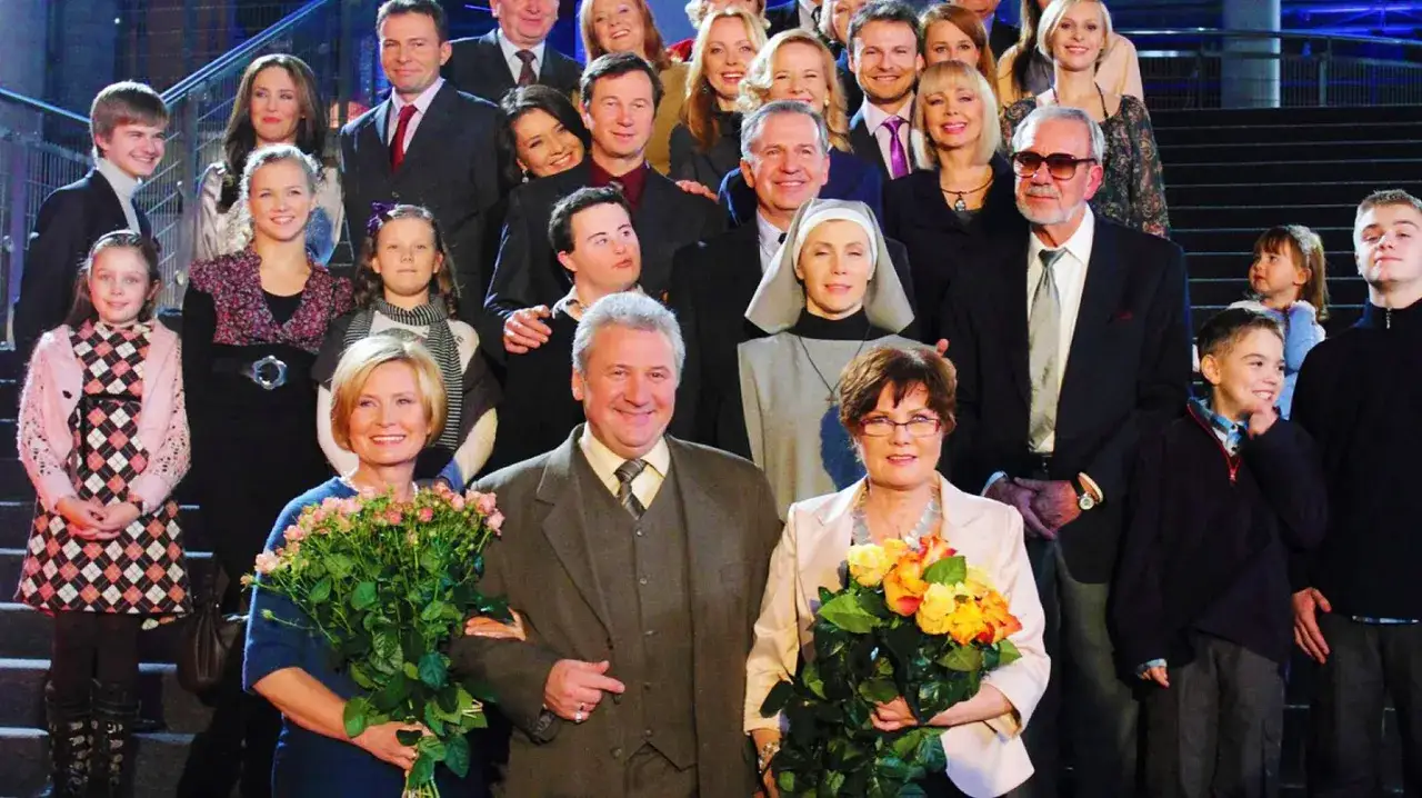 Uśmiechnięta obsada serialu
