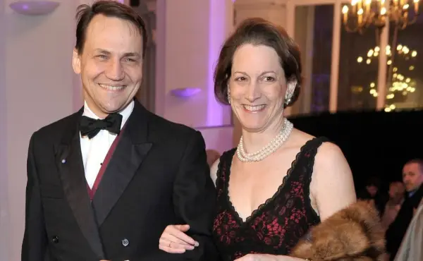 Kim jest żona Sikorskiego? Fascynujące życie Anne Applebaum